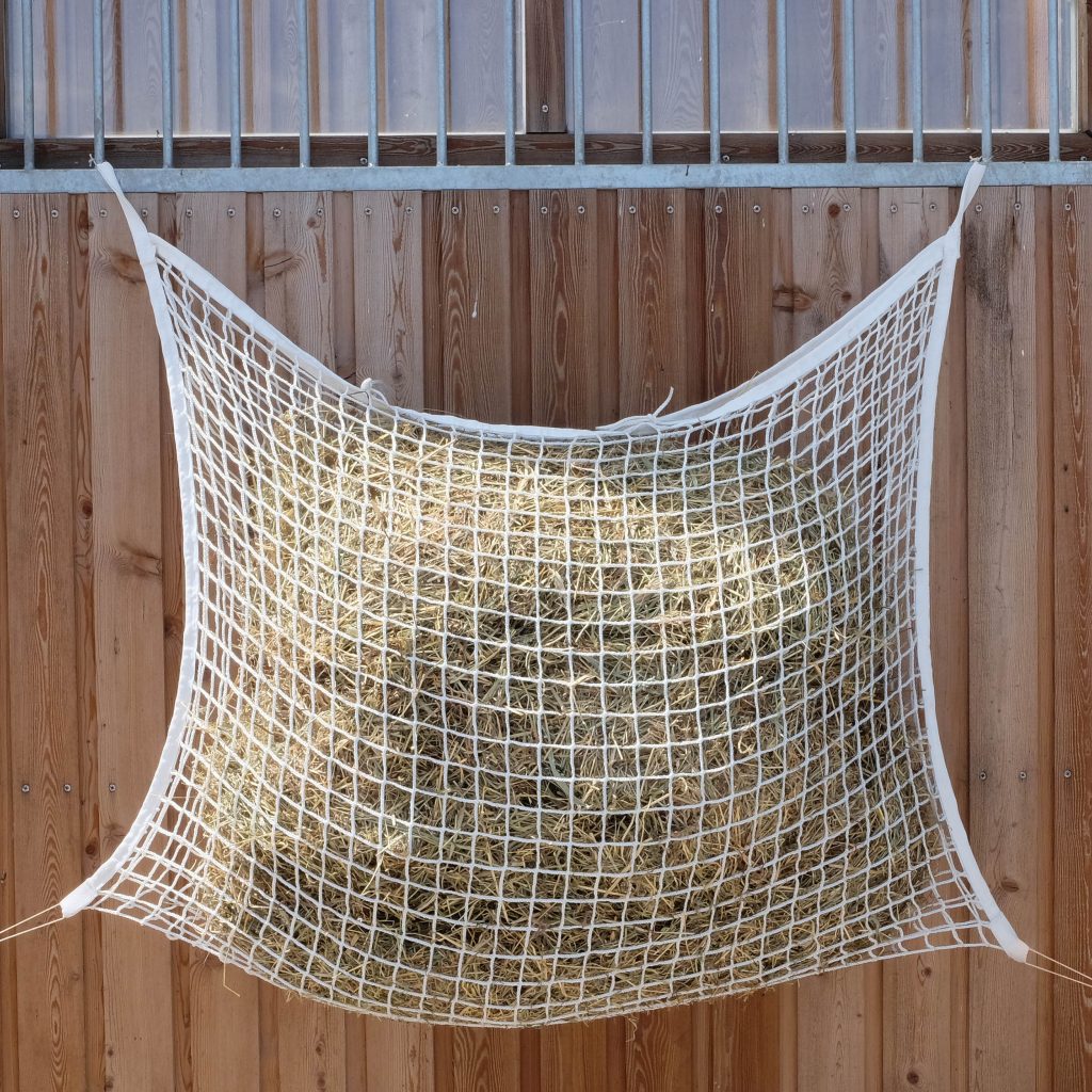 Basse Hay Net to feed a horse